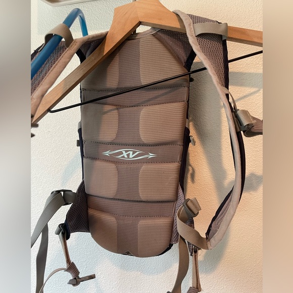 CamelBak Magic Hydration Pack - Picture 3 of 9